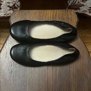 Abeo Black Leather Flats for Everyday Comfort